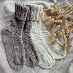 Mjöll socks knitting pattern