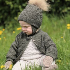 Flóð ungbarnahosur og vettlingar knitting pattern